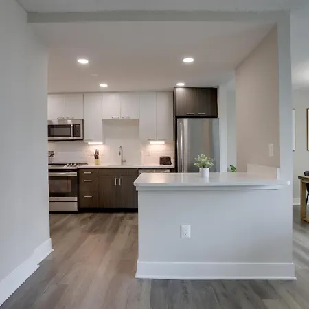 Elegant Apartment With Gym Access At Crystal City Arlington Exterior photo
