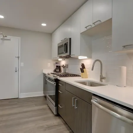 Elegant Apartment With Gym Access At Crystal City Arlington Exterior photo