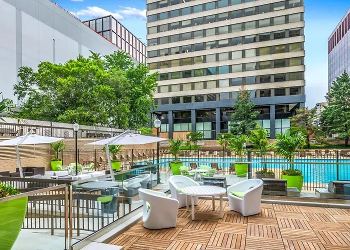 Elegant Apartment With Gym Access At Crystal City