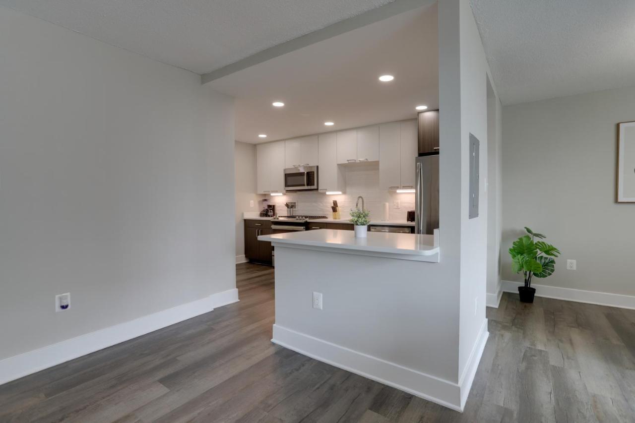 Elegant With Gym Access At Crystal *