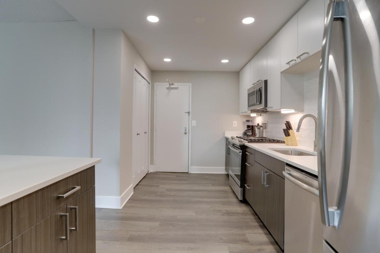 Elegant With Gym Access At Crystal * Arlington