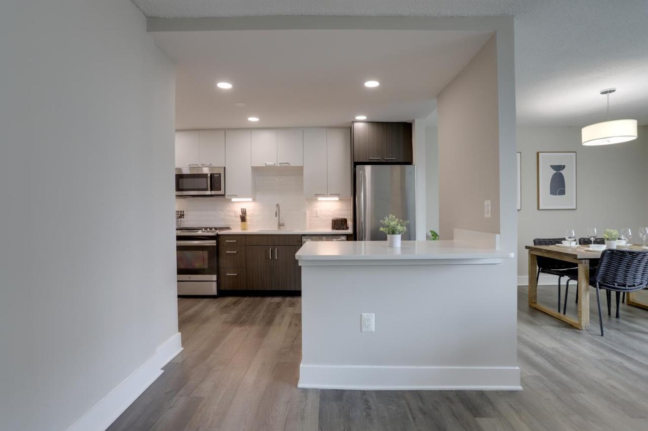 Elegant With Gym Access At Crystal Appartement