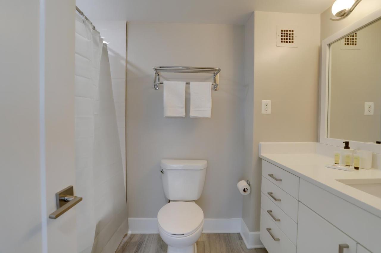 Elegant With Gym Access At Crystal Appartement *