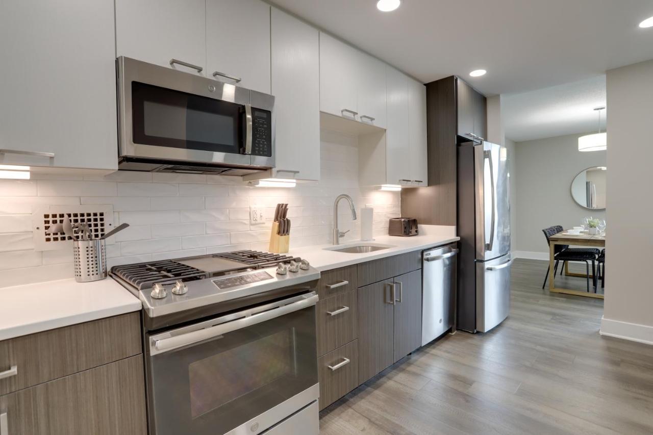 Elegant With Gym Access At Crystal Appartement