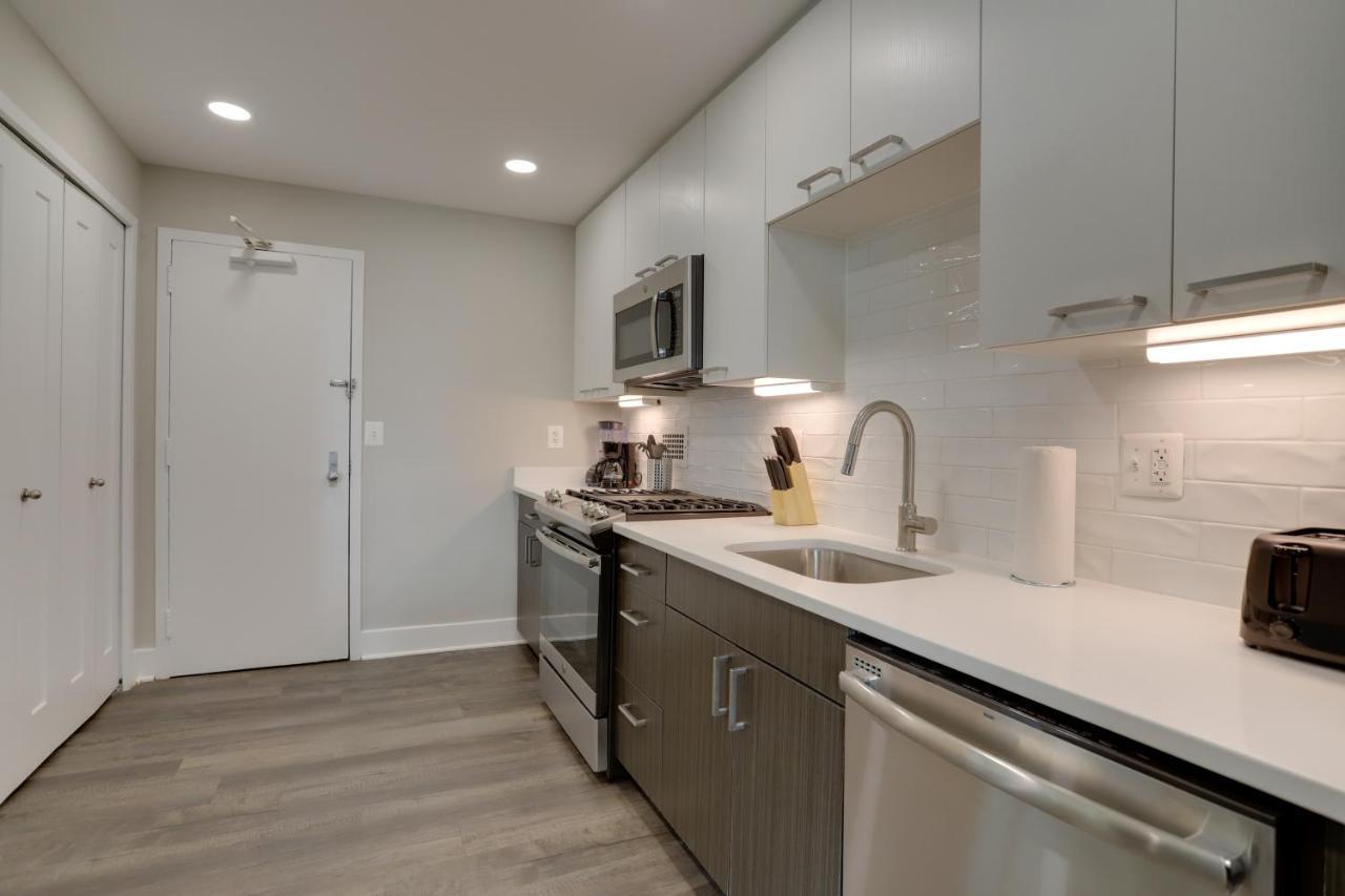 Elegant With Gym Access At Crystal Appartement