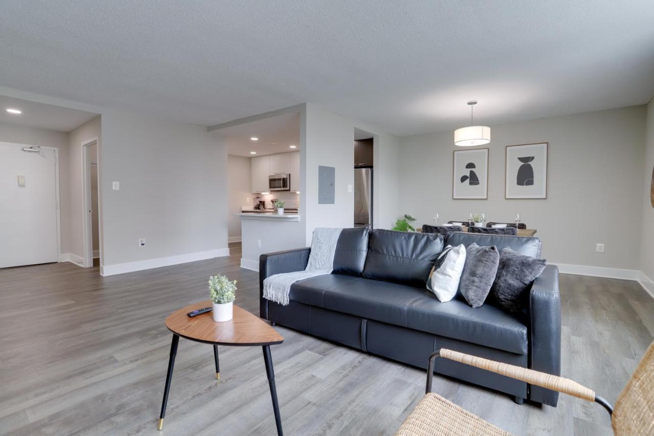 Elegant With Gym Access At Crystal