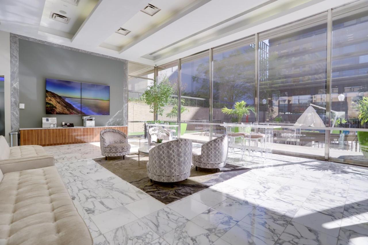 Elegant With Gym Access At Crystal *
