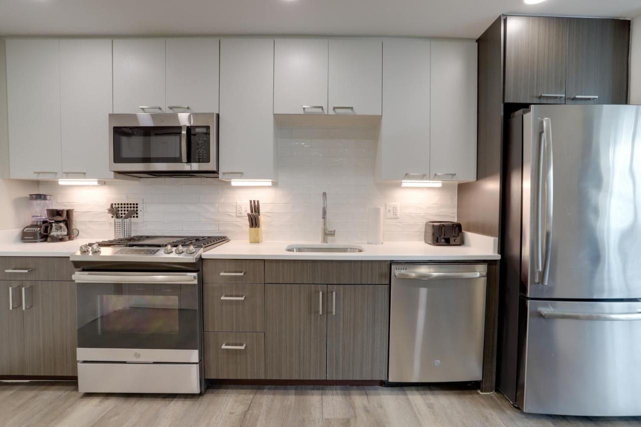 Elegant With Gym Access At Crystal Arlington