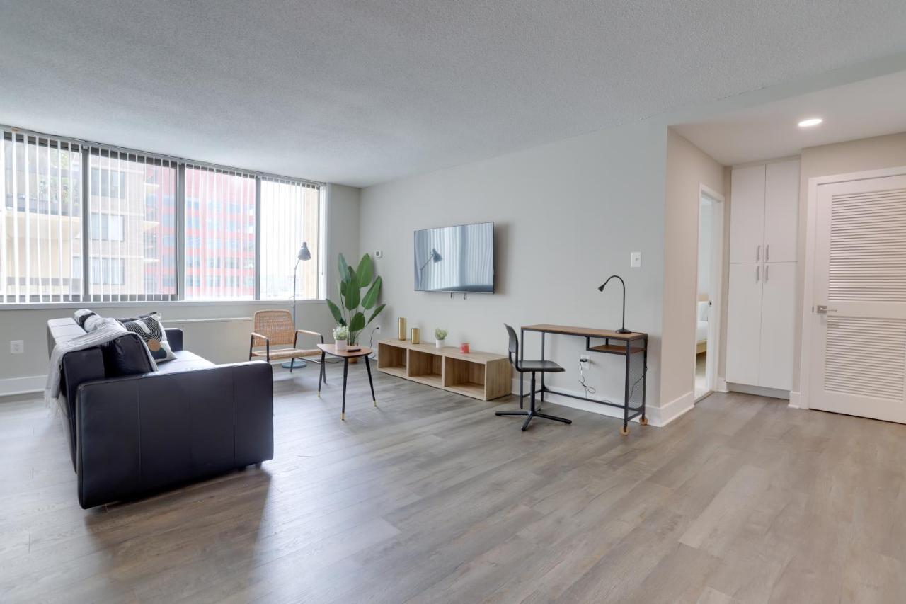 Elegant With Gym Access At Crystal