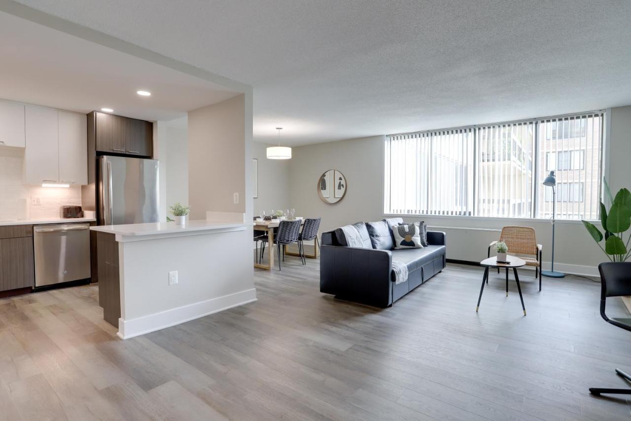 Elegant With Gym Access At Crystal
